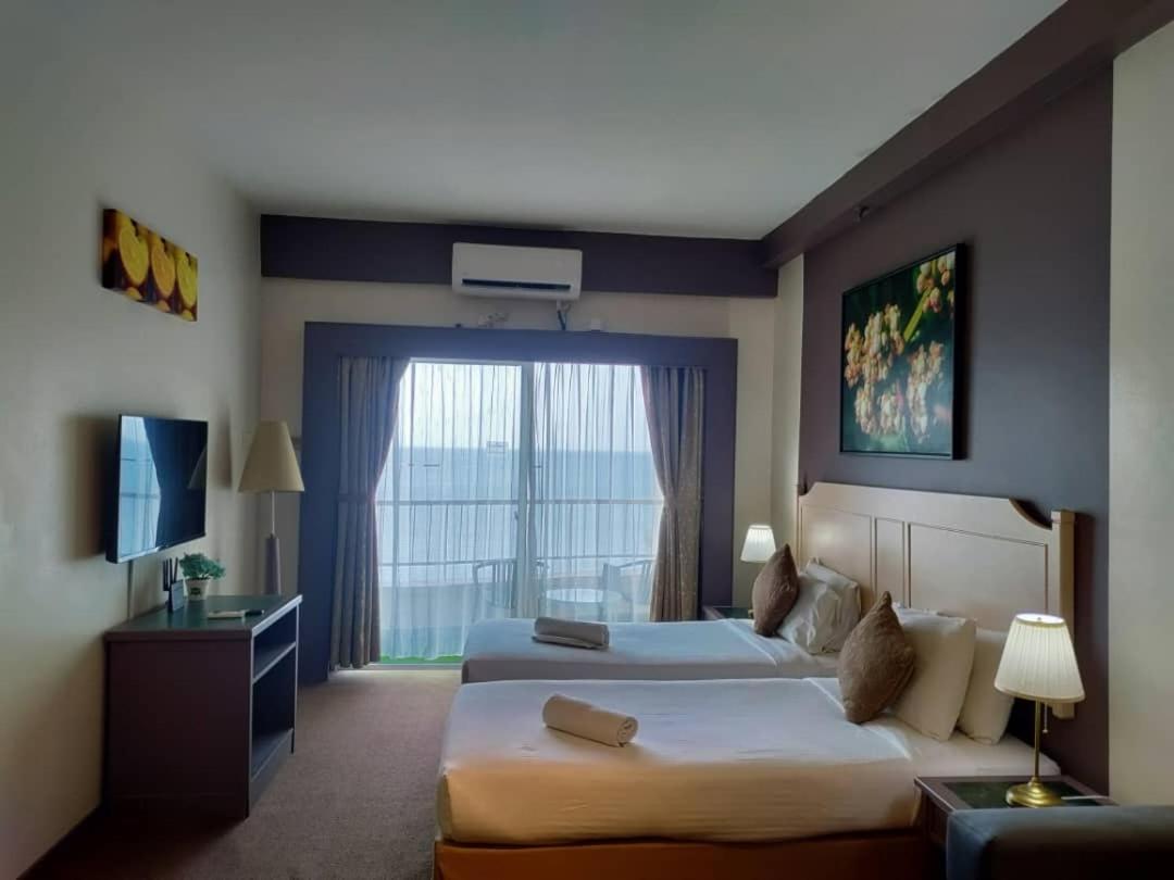 Rainbow Paradise Beachfront Penang Tanjung Bungah  Esterno foto